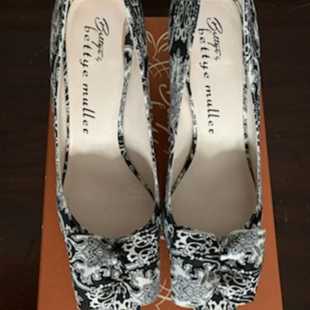 Bettye Muller Affair Pumps